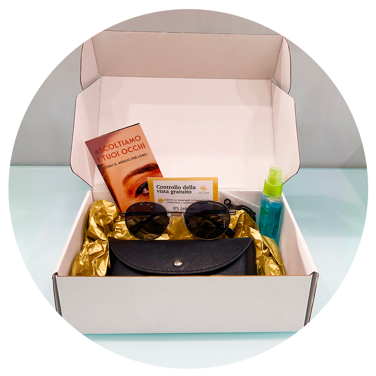 L'interno della surprise box di Ottica Orlandi